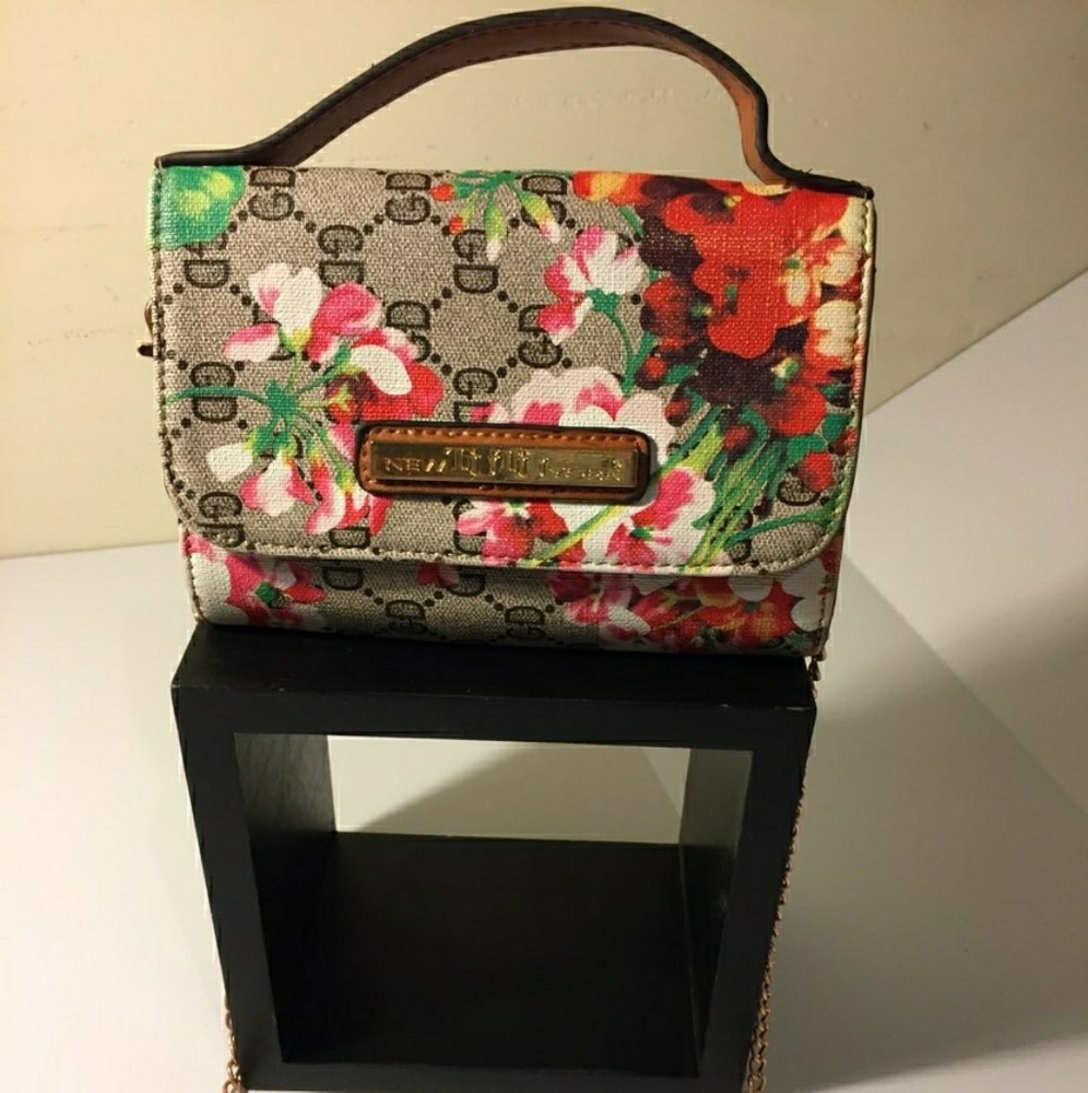 Shoulder purse
